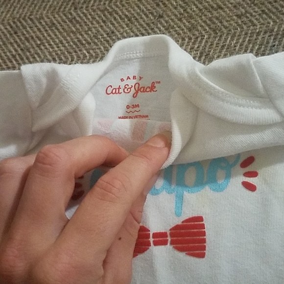 🏖Cat & Jack 0-3mo baby onesie - Picture 2 of 3